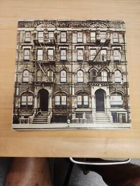 VTG Led Zeppelin's 1975 double album Physical Graffiti fa9865